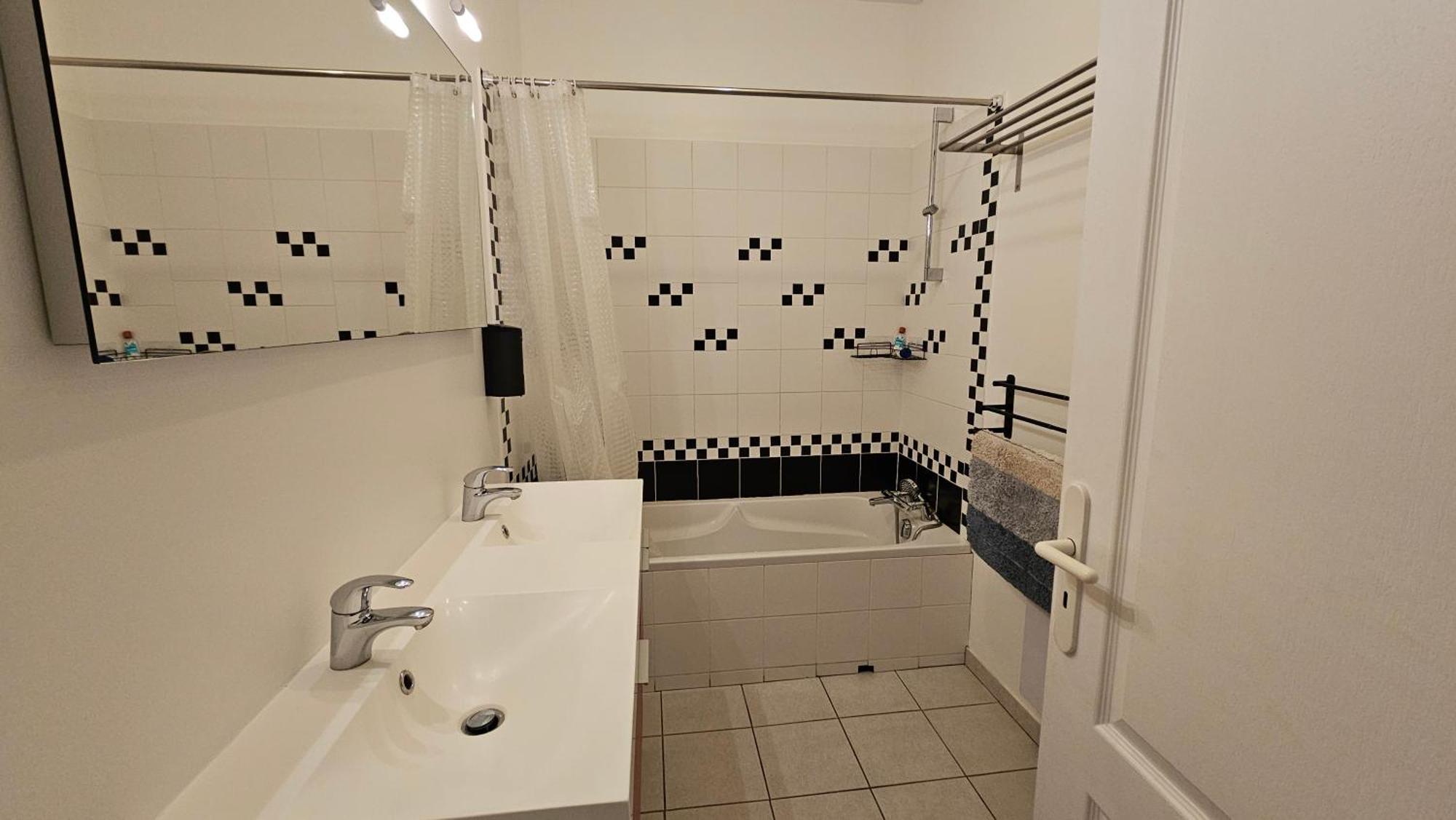 Bed To Rent - Maison Calme Avec Jacuzzi Sous Supplement Bordeaux Eksteriør bilde